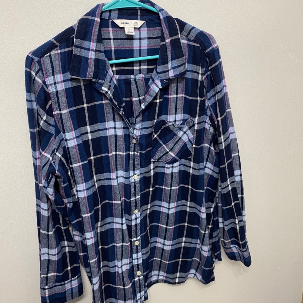 Old Navy women’s long sleeve plaid flannel shirt